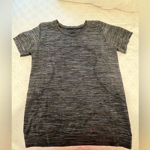 Lululemon swiftly top